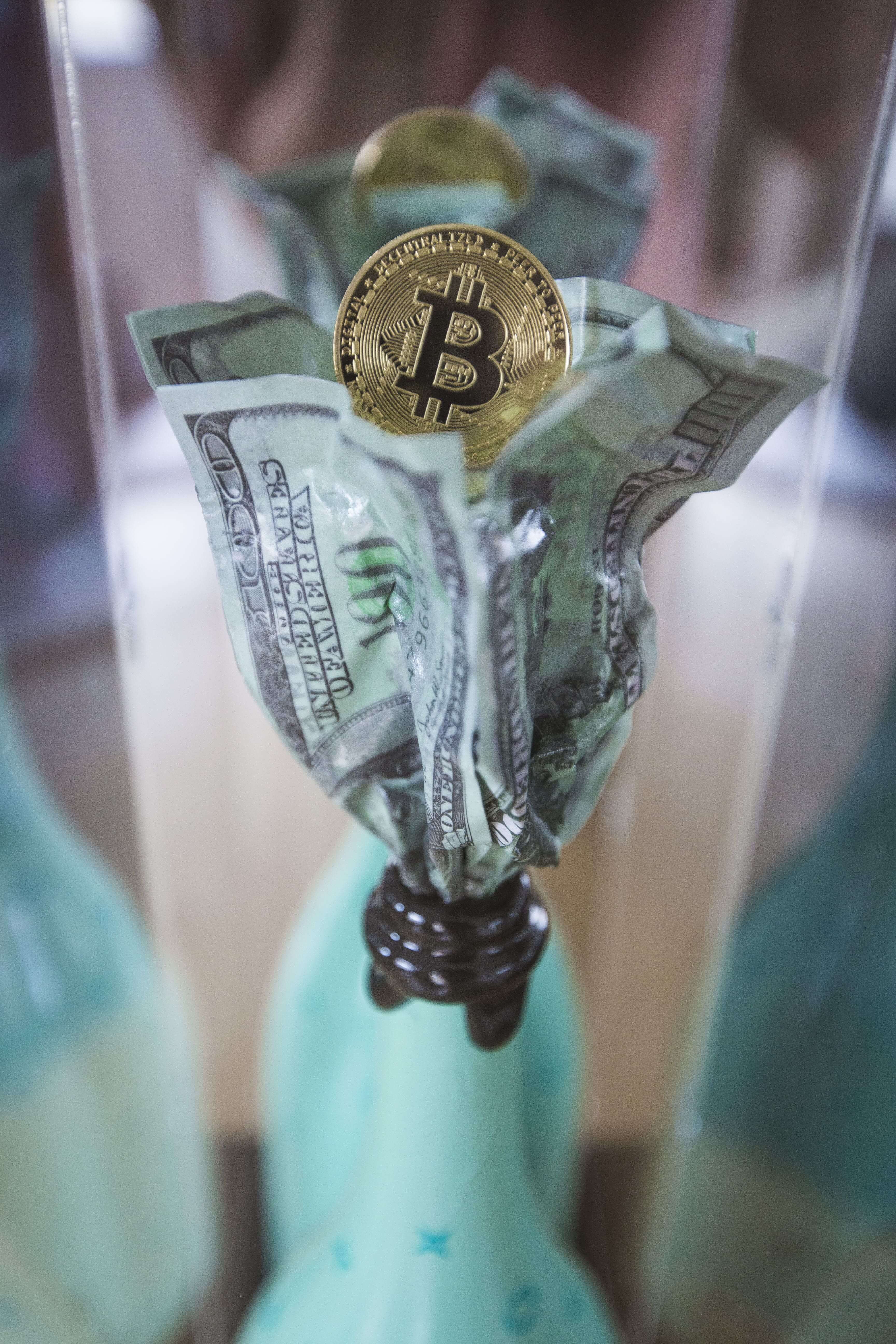 Bitcoin Bottle "LOUIS V NAKAMOTO"